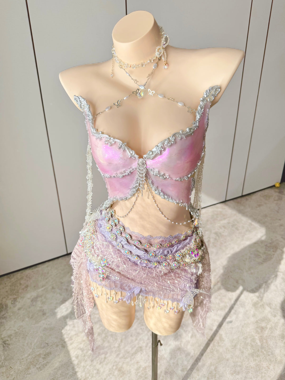 ZIWU ARTEMIS DREAMY SILVER GLITTER BUTTERFLY SHELLS RESIN TOP COSTUME PATENT-PROTECTED