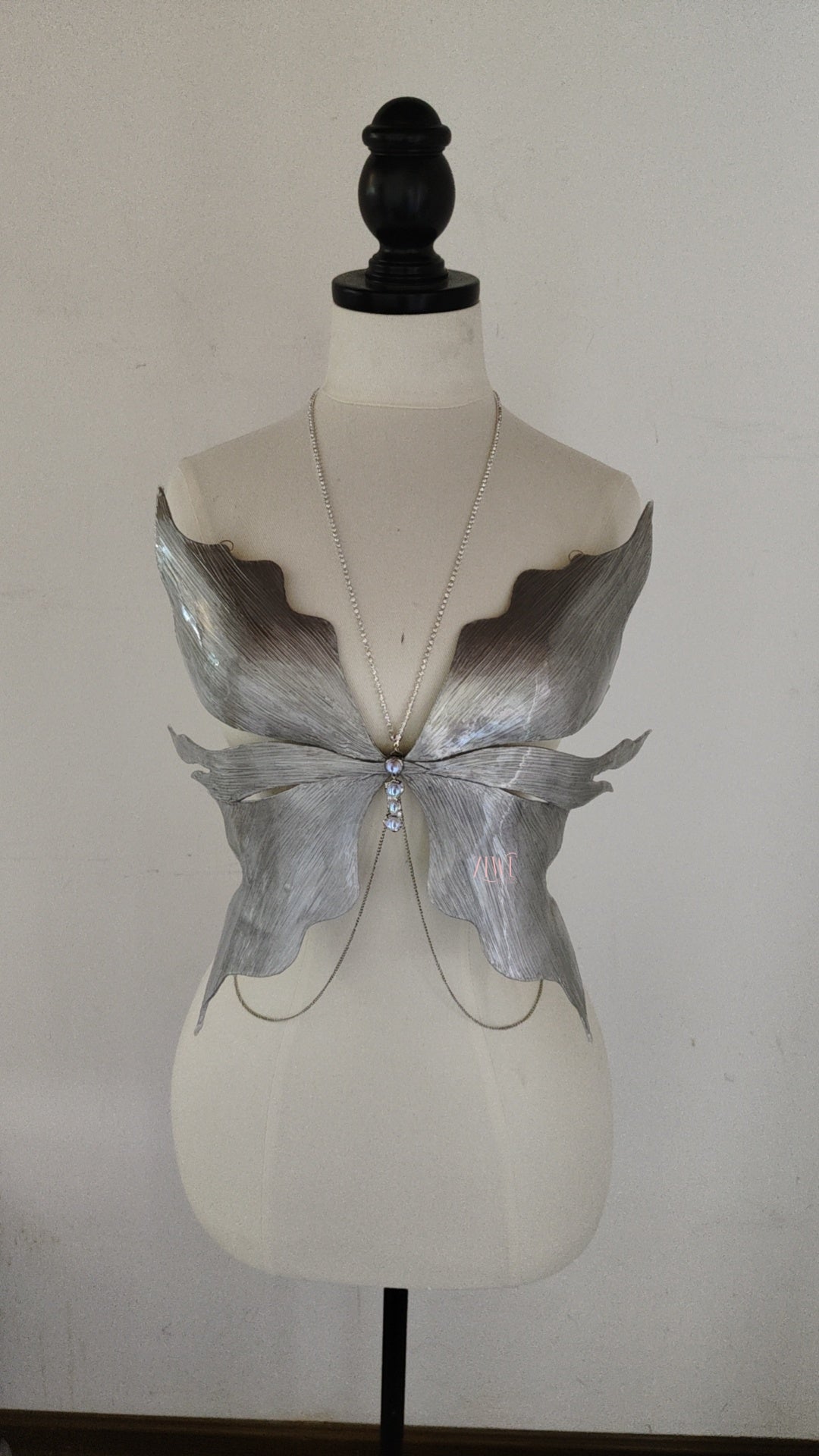 ZIWU ARTEMIS GREY PEARL GLOSSY RESIN TOP COSTUME PATENT-PROTECTED