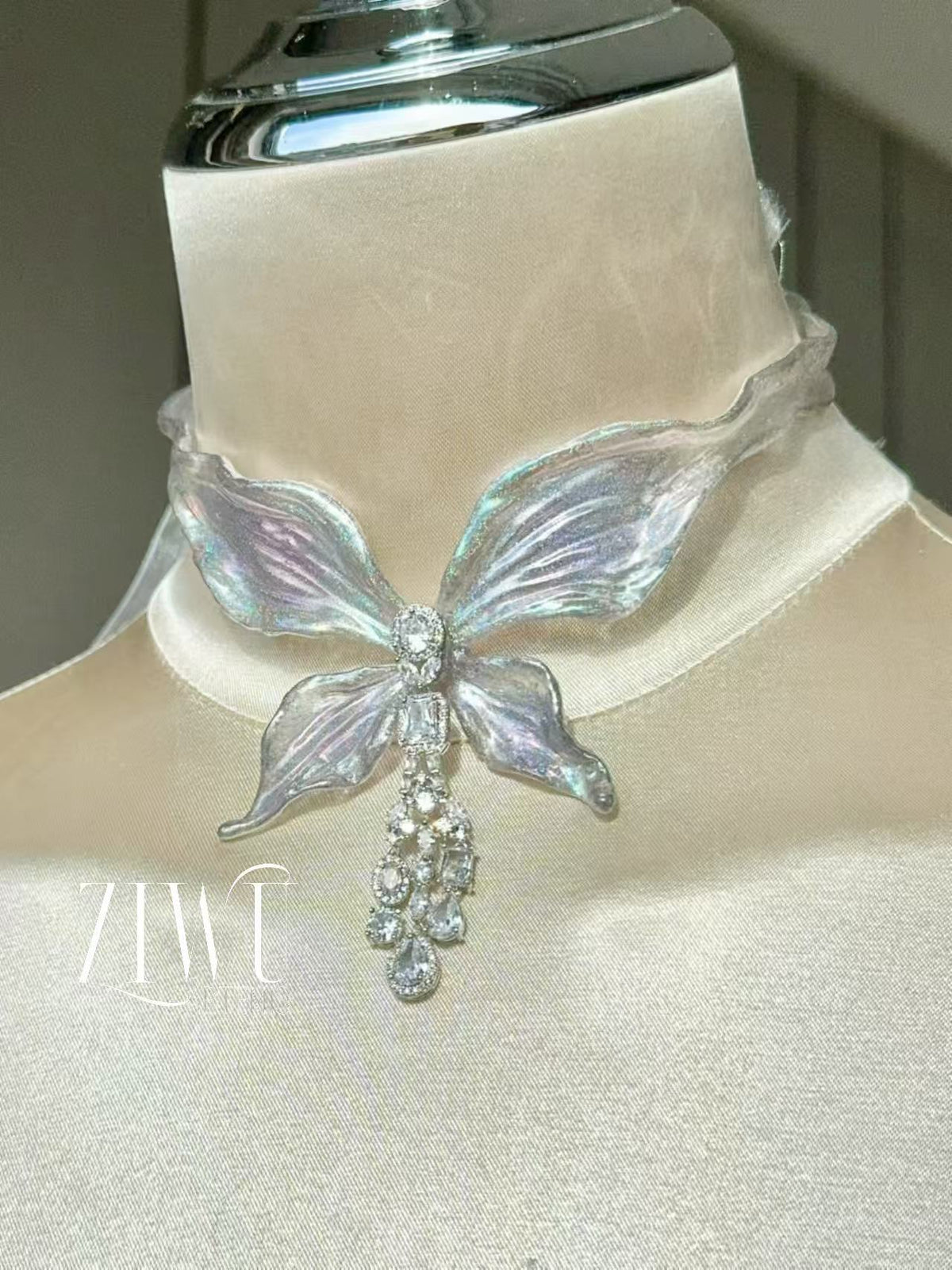 ZIWU ARTEMIS GORGEOUS MAGIC BUTTERFLY NECKLACE RESIN PATENT-PROTECTED