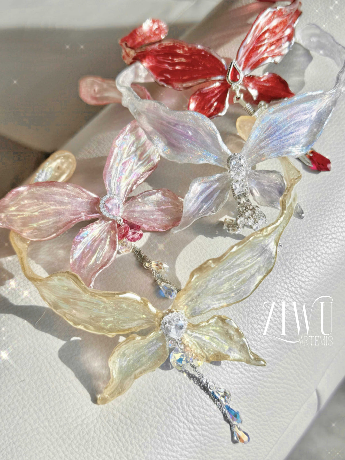 ZIWU ARTEMIS GORGEOUS MAGIC BUTTERFLY NECKLACE RESIN PATENT-PROTECTED