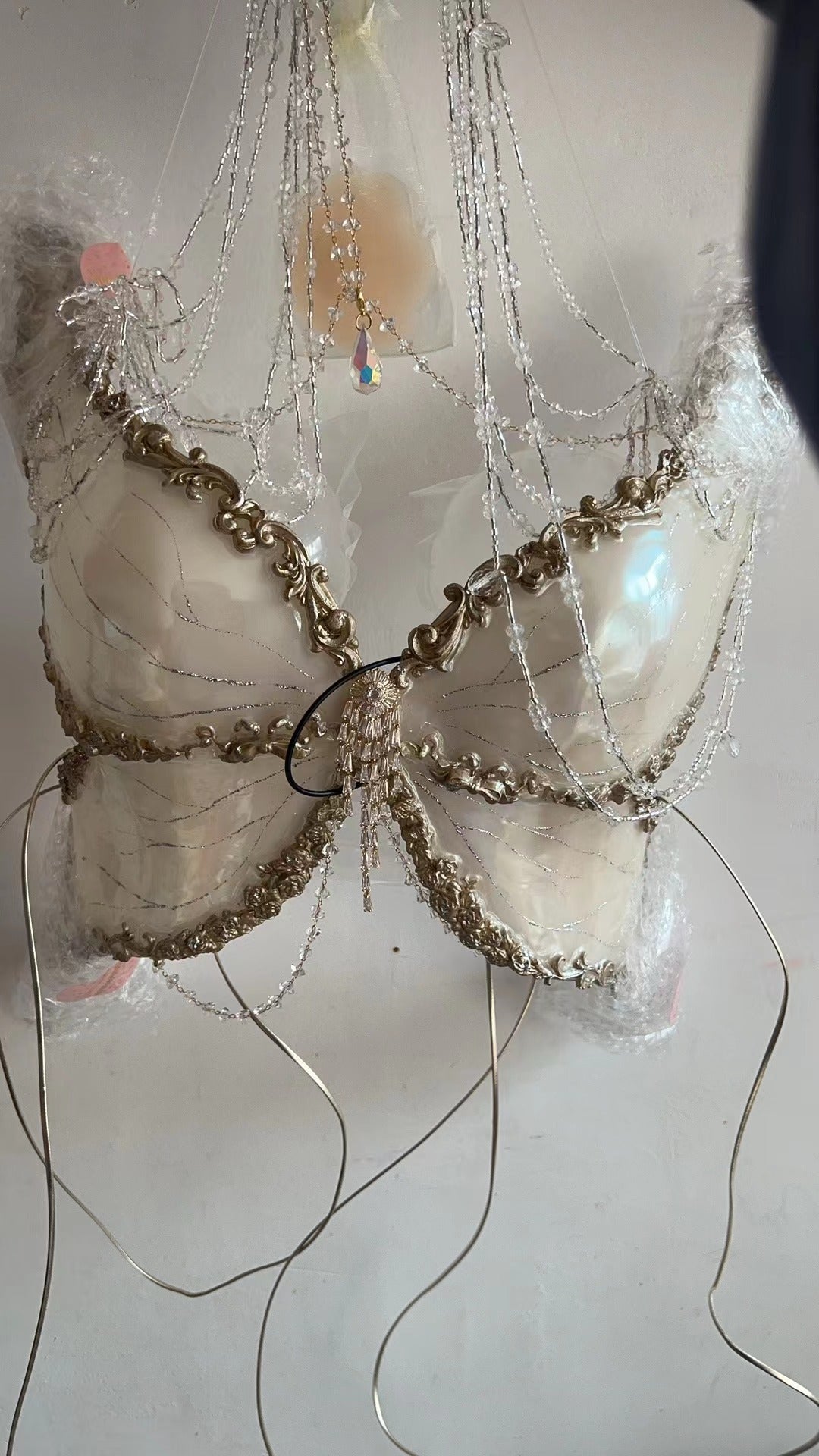ZIWU ARTEMIS CREAM COLOR GLAZE BUTTERFLY RESIN TOP COSTUME PATENT-PROTECTED
