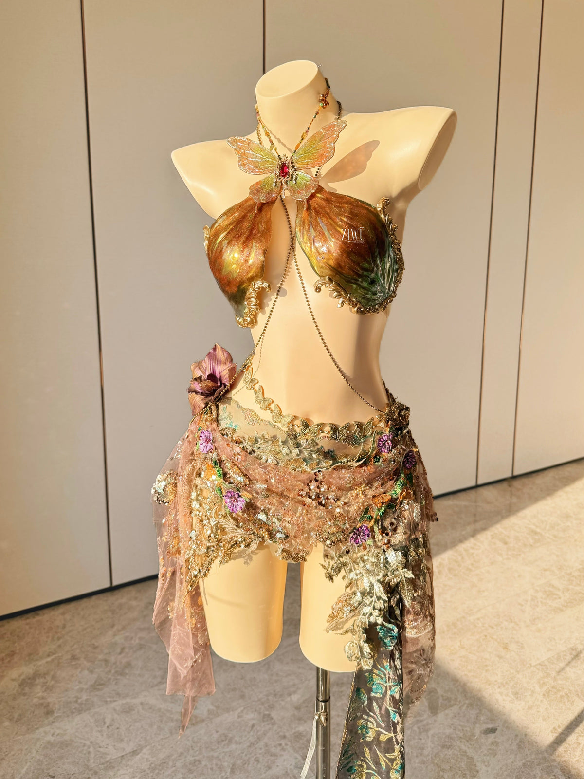 ZIWU ARTEMIS DARK BROWN SCALED BUTTERFLY RESIN TOP COSTUME PATENT-PROTECTED