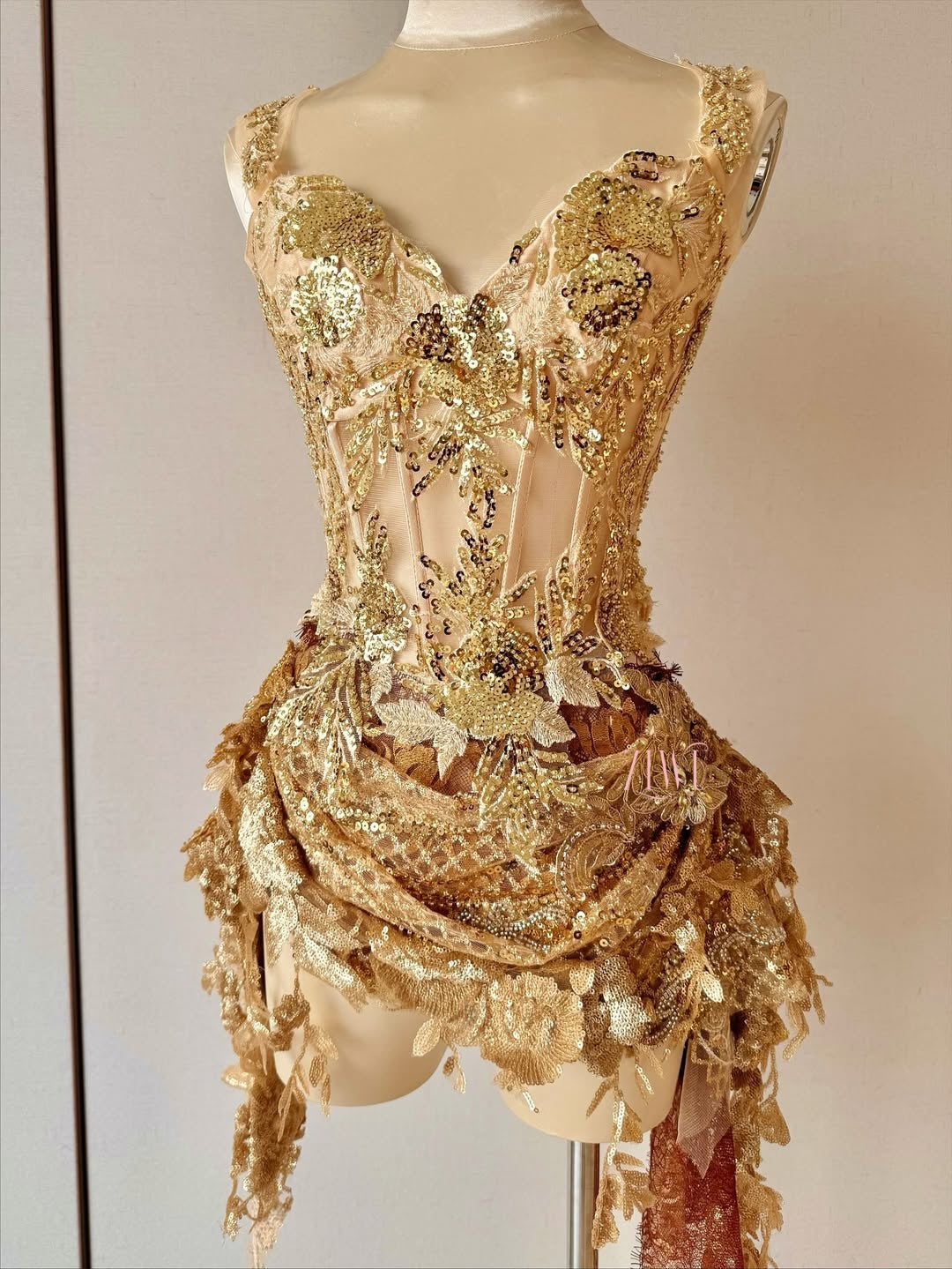 ZIWU ARTEMIS GOLDEN BROCADE ELEGANCE ENSEMBLE TOP COSTUME PATENT-PROTECTED